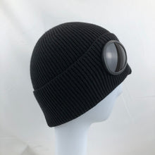 Load image into Gallery viewer, Desiger Warm Hand Knitting Hat Manufacture High Quality Knitted Beanie Cap WMZ05
