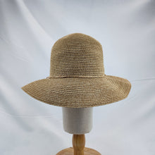 Load image into Gallery viewer, Wholesale Price Custom Logo Outdoor Straw Hat Professional Factory Beach Sun Hat SHW03

